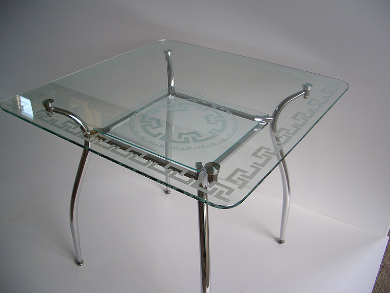 Стіл скляний на гнутих ніжках